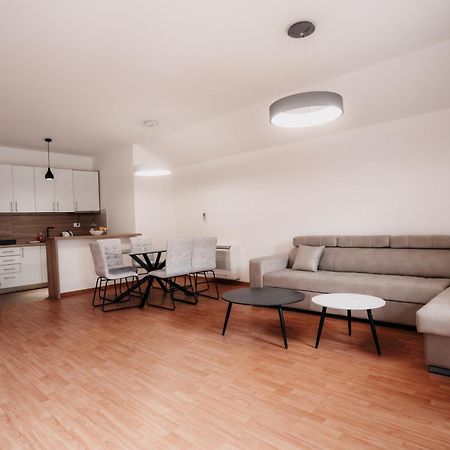 מוסטר Riverside Apartments מראה חיצוני תמונה