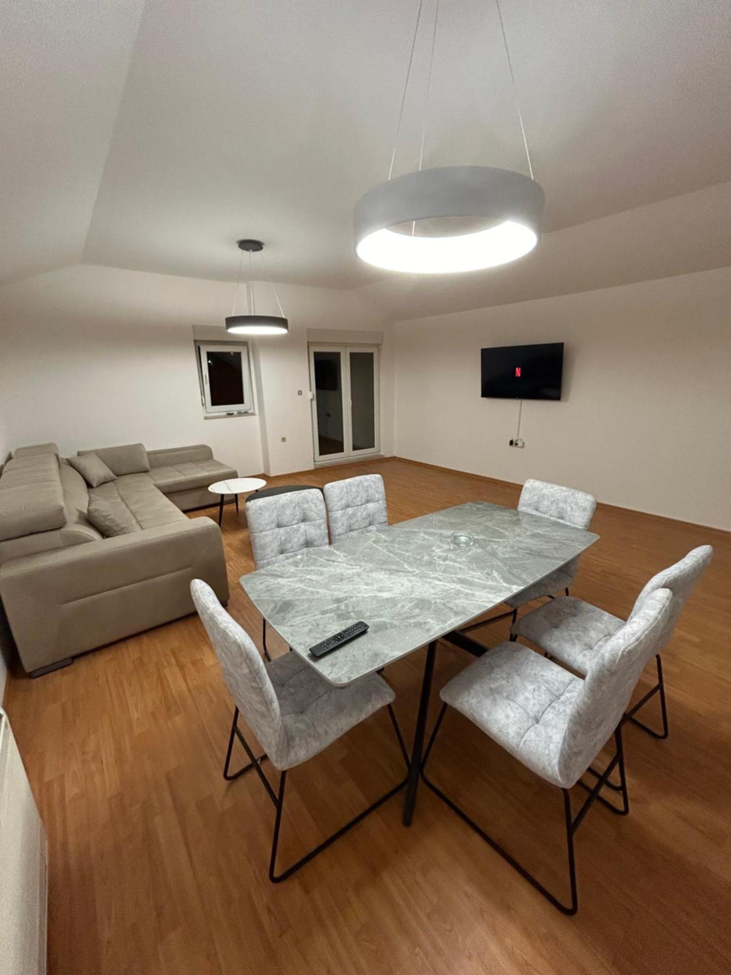 מוסטר Riverside Apartments מראה חיצוני תמונה