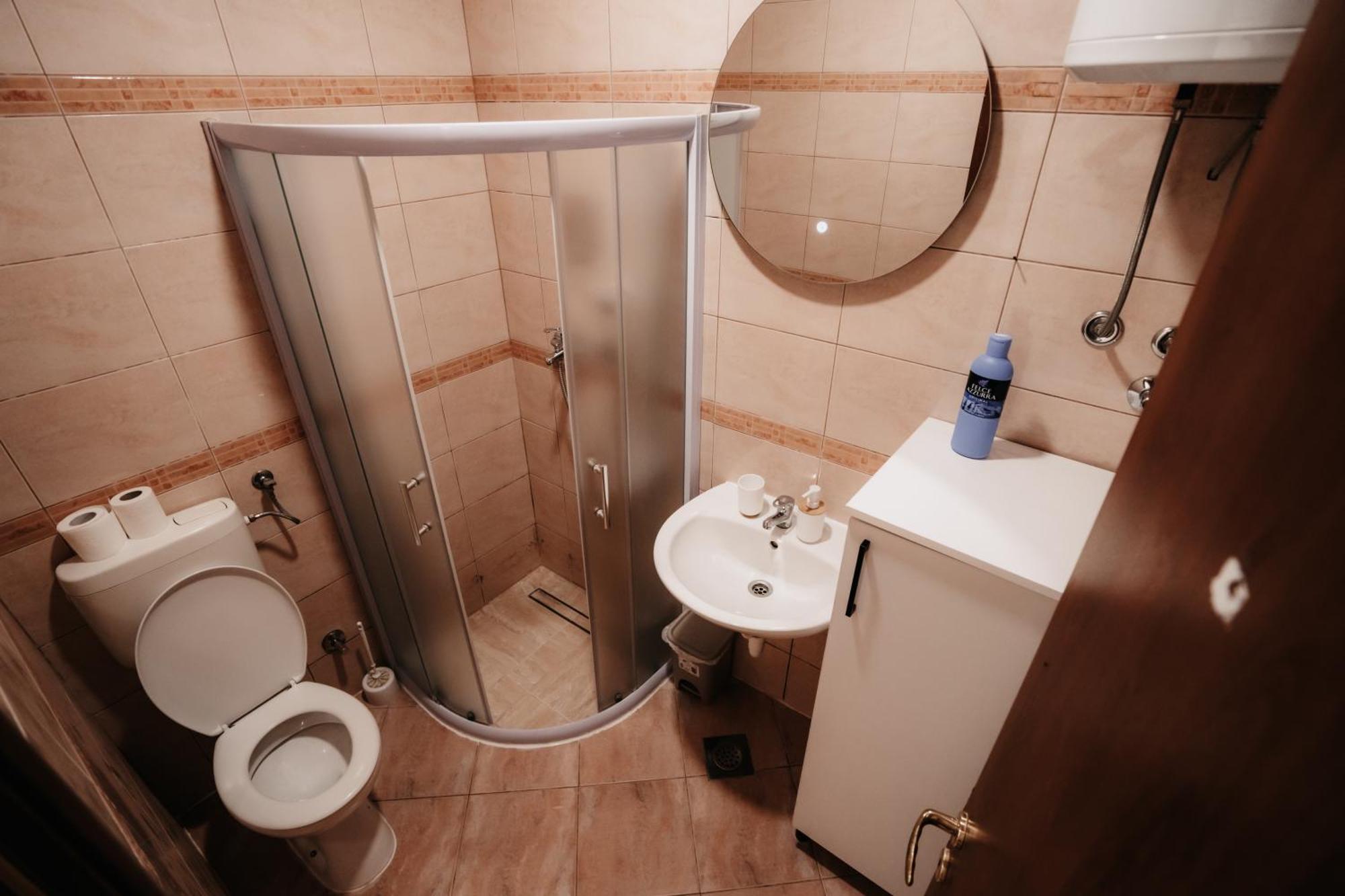 מוסטר Riverside Apartments מראה חיצוני תמונה
