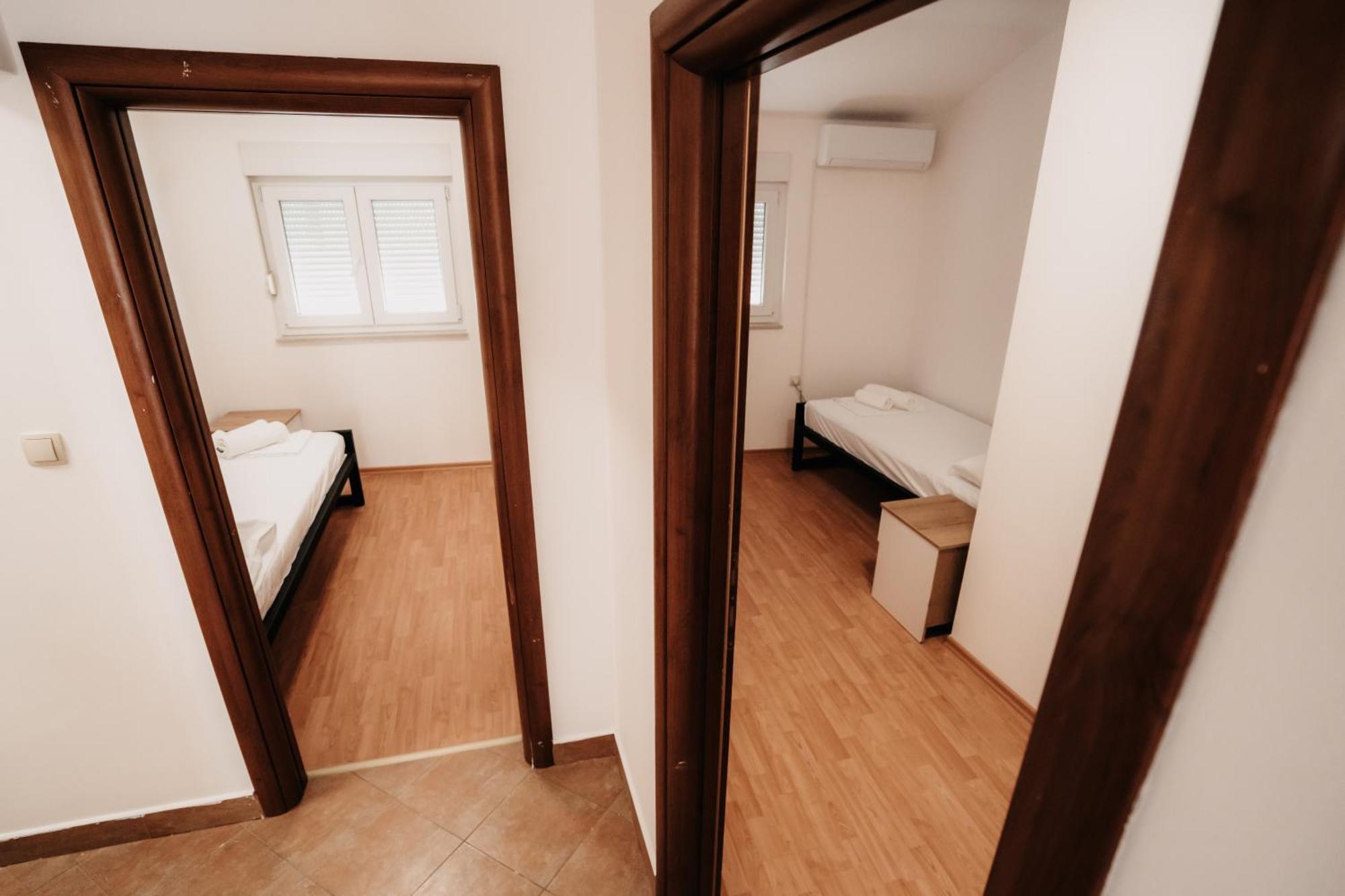 מוסטר Riverside Apartments מראה חיצוני תמונה
