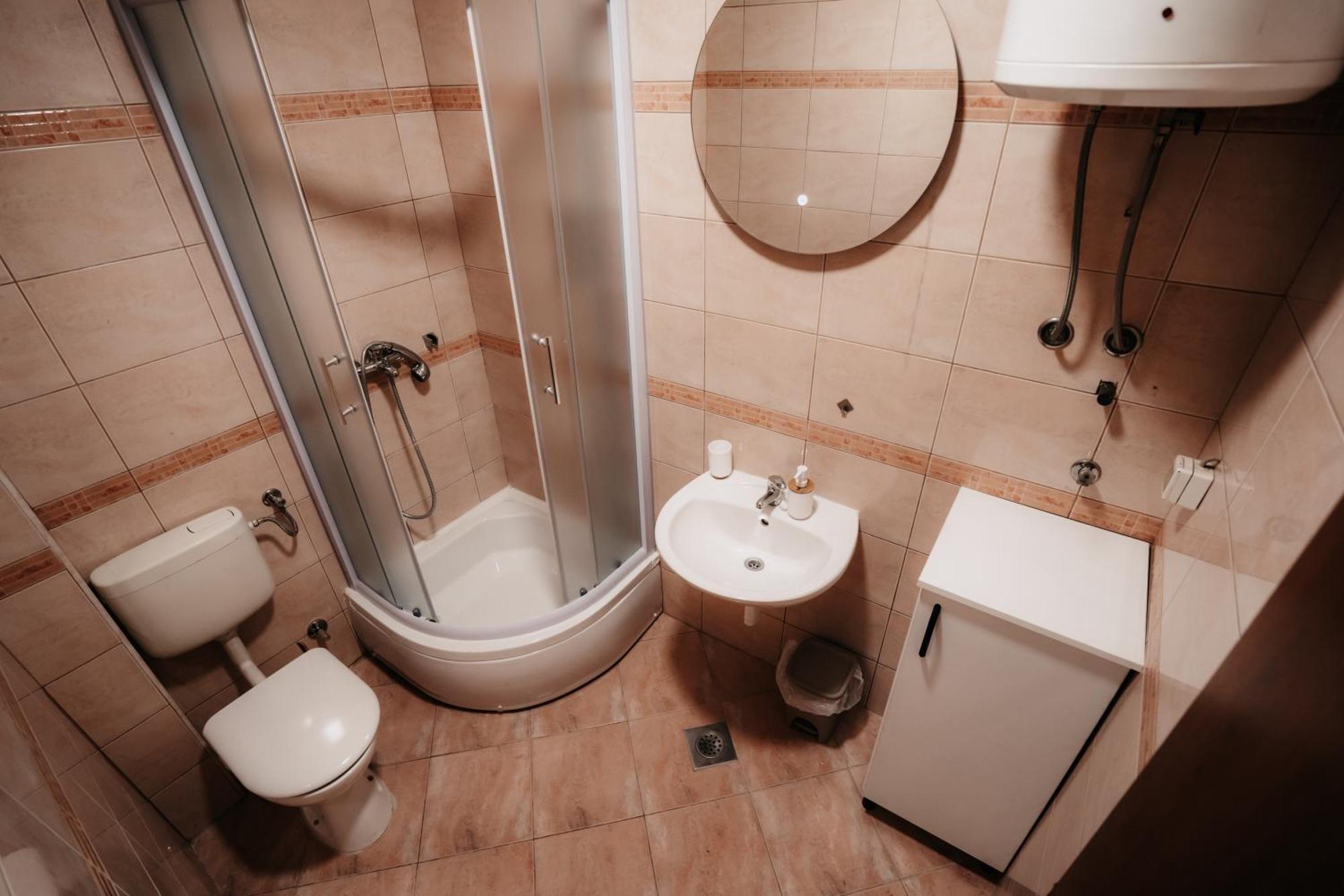 מוסטר Riverside Apartments מראה חיצוני תמונה