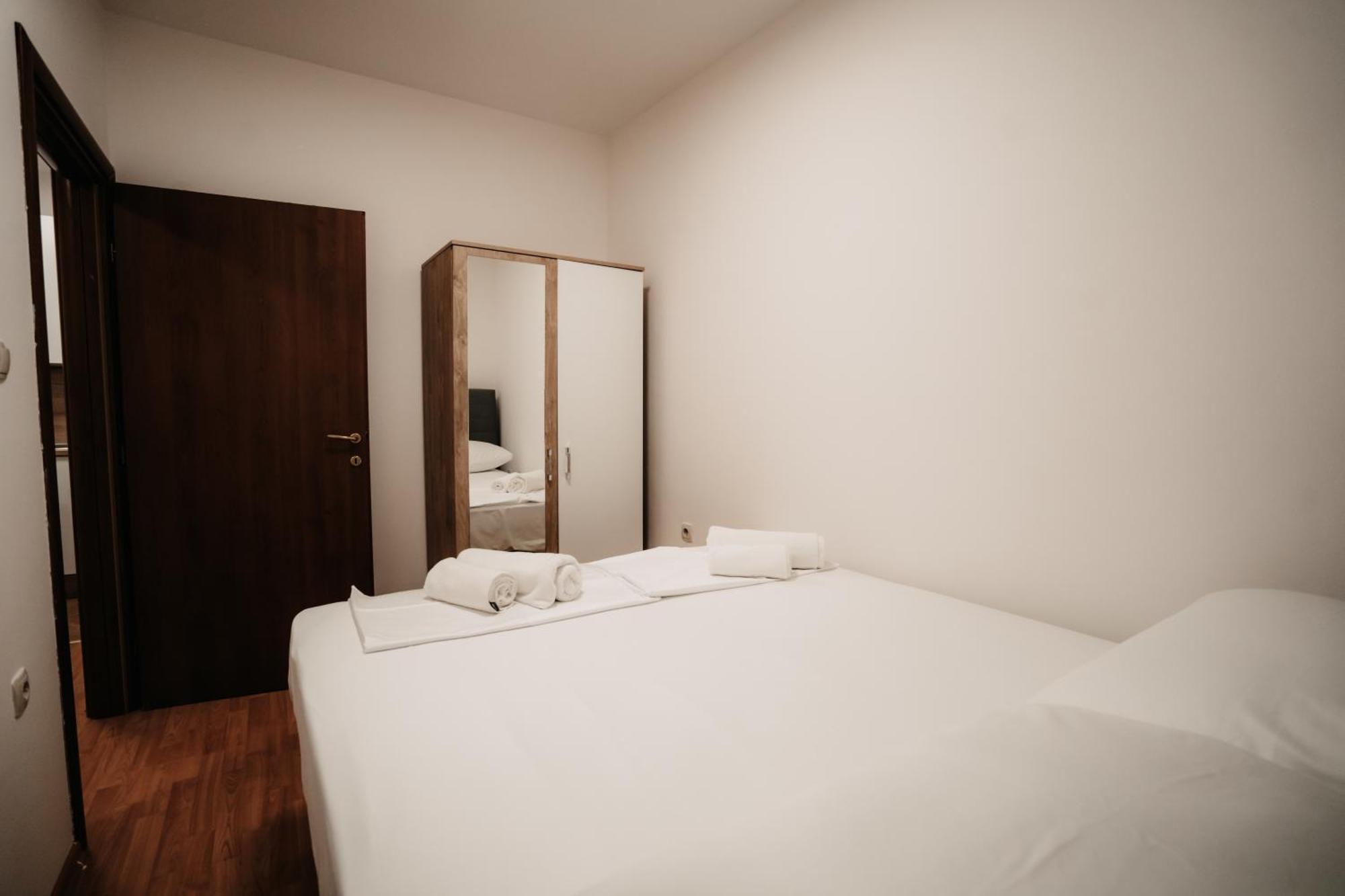 מוסטר Riverside Apartments מראה חיצוני תמונה