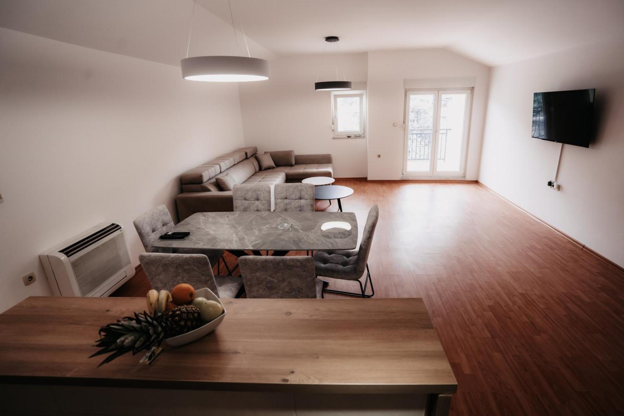 מוסטר Riverside Apartments מראה חיצוני תמונה