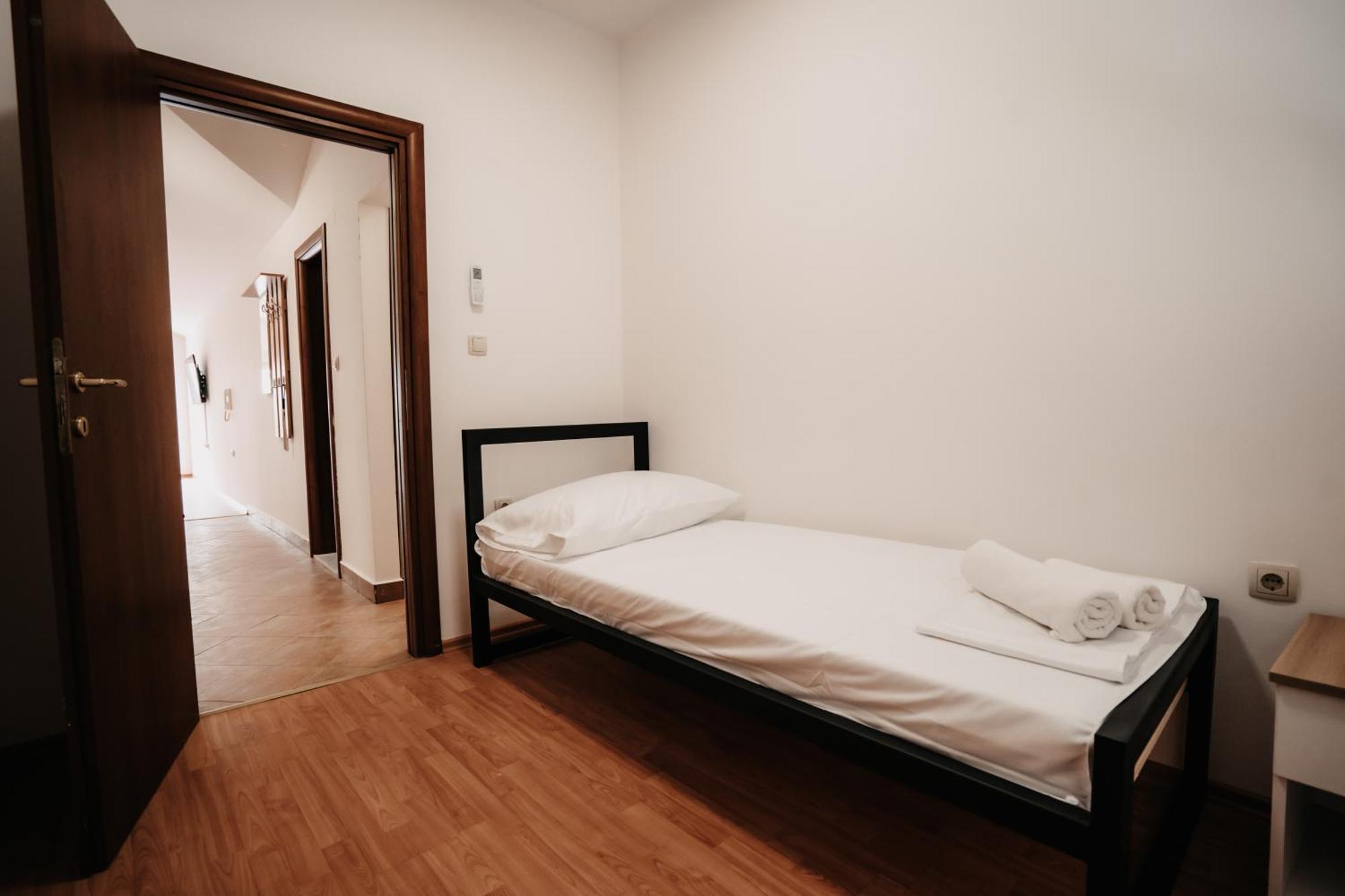 מוסטר Riverside Apartments מראה חיצוני תמונה