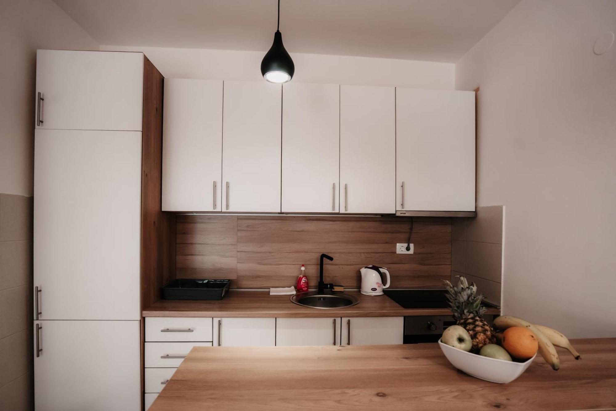 מוסטר Riverside Apartments מראה חיצוני תמונה