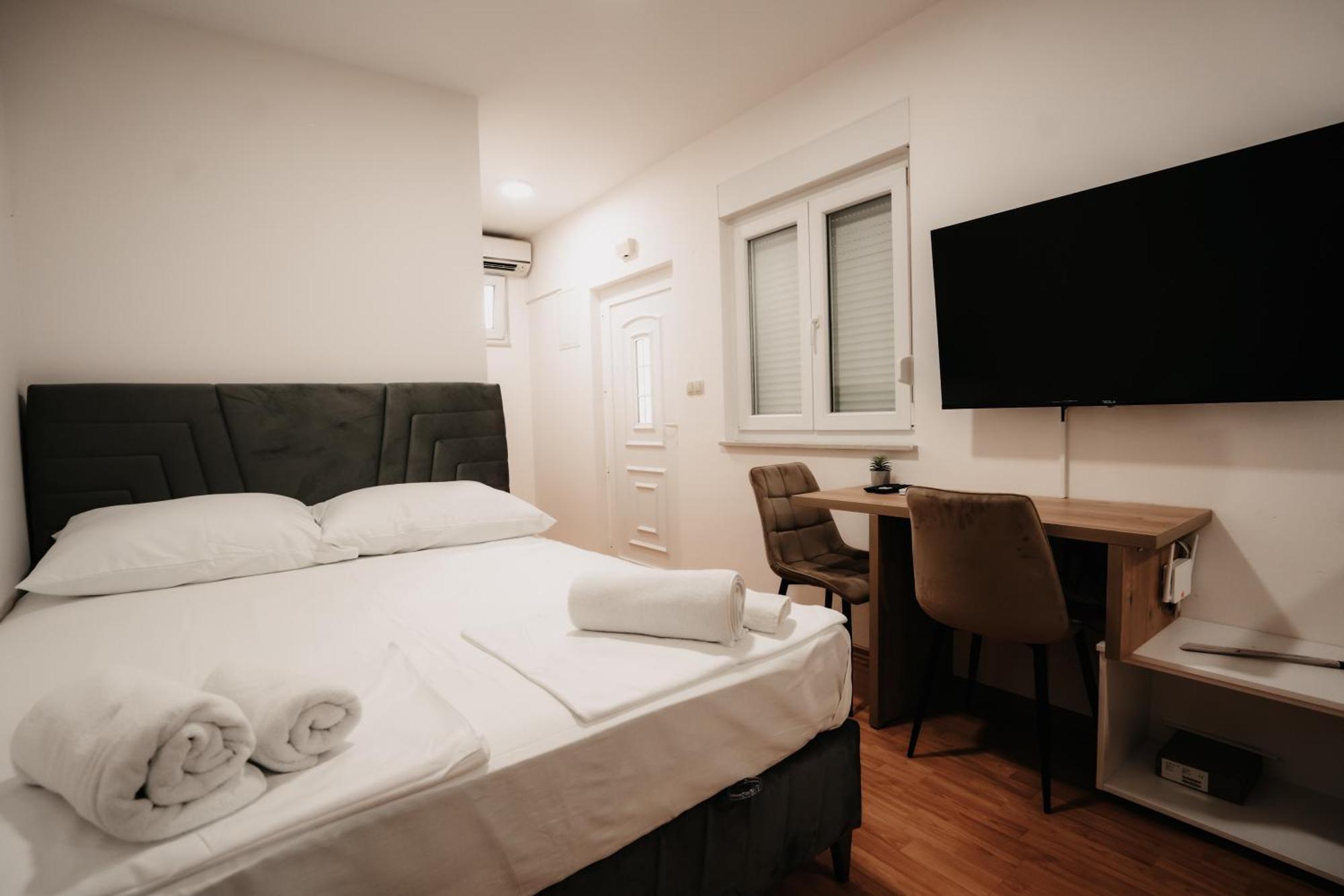 מוסטר Riverside Apartments מראה חיצוני תמונה