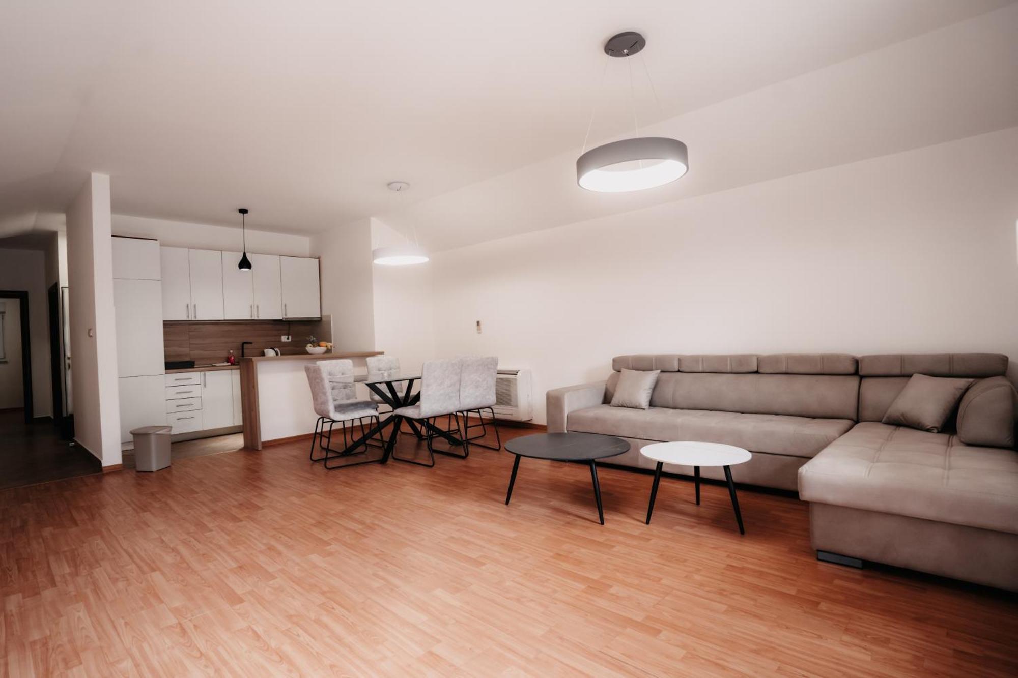מוסטר Riverside Apartments מראה חיצוני תמונה